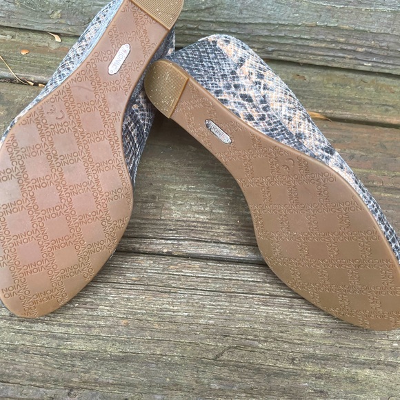 Vionic Snake print wedges Size 7 - Picture 3 of 4